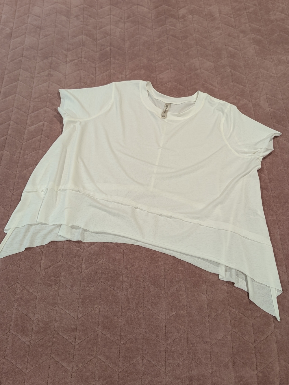 Women’s Zanana Shart Bite Short Sleeve Tee, Size L